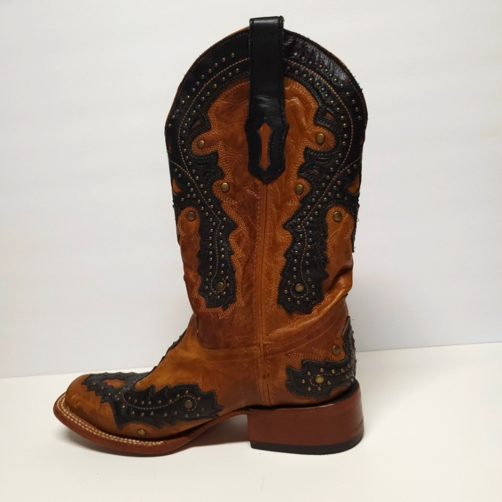 SOLD Corral Boots Women Brwn Blk